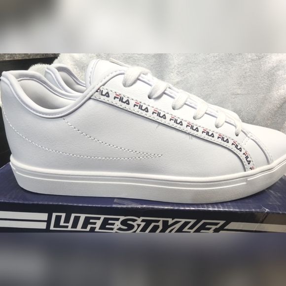 *NEW** FILA Future VC Repeat Logo Casual Sneakers from Finish Line SIZE 8.5 - Picture 2 of 14